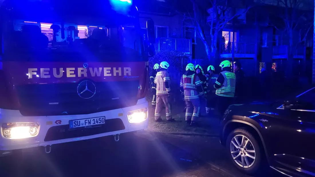 FW Sankt Augustin: Ehrenamtliche löschen Zimmerbrand - zwei Verletzte - Bild: presseportal.de