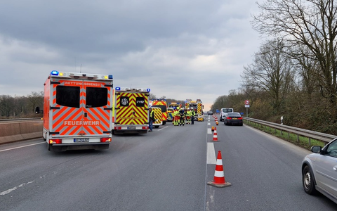 FW Dinslaken: Verkehrsunfall mit mehreren PKW auf der A3 - Foto: presseportal.de