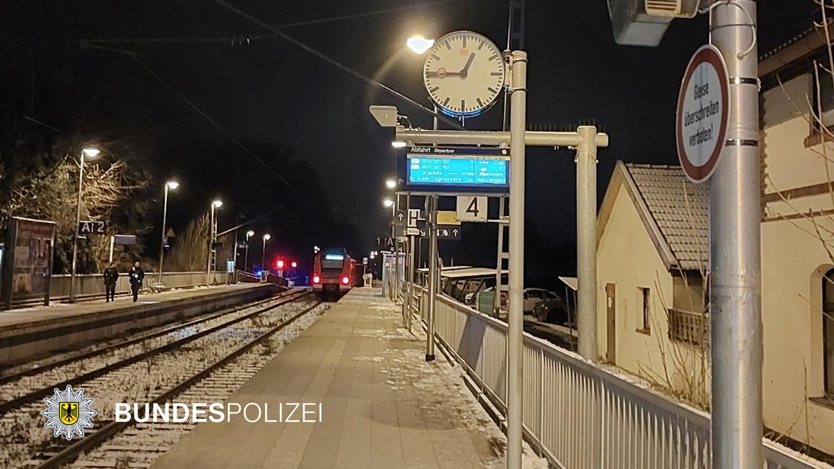 Bundespolizeidirektion München: Betrunkener wird von S-Bahn erfasst / Unfall am Haltepunkt Pullach - Foto: presseportal.de