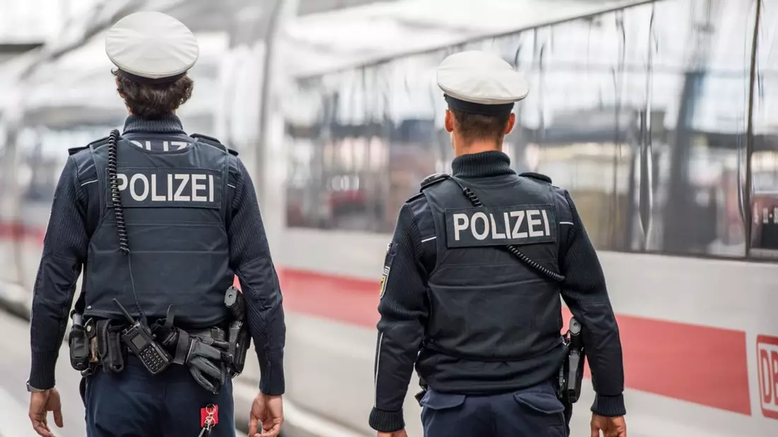 Bundespolizeidirektion München: Sexuelle Belästigung im Zug / Tatverdächtiger gestellt - Bild: presseportal.de