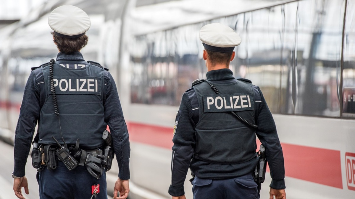 Bundespolizeidirektion München: Sexuelle Belästigung im Zug / Tatverdächtiger gestellt - Foto: presseportal.de