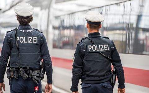 Bundespolizeidirektion München: Sexuelle Belästigung im Zug / Tatverdächtiger gestellt - Foto: presseportal.de Bundespolizeidirektion München: Sexuelle Belästigung im Zug / Tatverdächtiger gestellt - Foto: presseportal.de