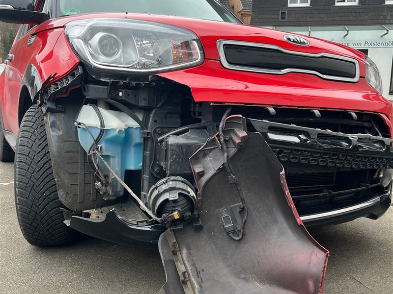 POL-GM: Zwei Leichtverletzte bei Verkehrsunfall - Foto: presseportal.de