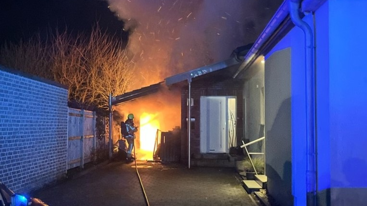 POL-COE: Coesfeld, Kolpingstraße, Brand eines Carports - Foto: presseportal.de