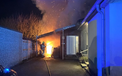 POL-COE: Coesfeld, Kolpingstraße, Brand eines Carports - Foto: presseportal.de
