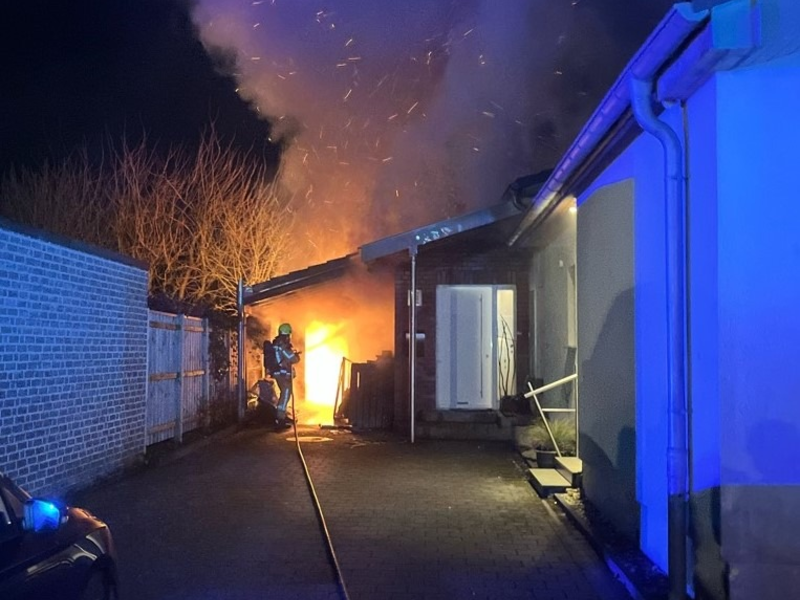 POL-COE: Coesfeld, Kolpingstraße, Brand eines Carports - Foto: presseportal.de