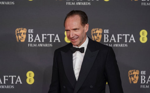 Peter Straughan erhielt den Preis für das Beste Adaptierte Drehbuch für «Konklave» - Foto: Joel C Ryan/Invision/AP/dpa Peter Straughan erhielt den Preis für das Beste Adaptierte Drehbuch für «Konklave» - Foto: Joel C Ryan/Invision/AP/dpa