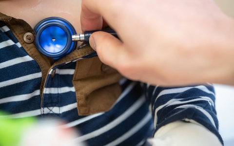 Es kann vorkommen, dass Kinder wegen einer Grippe ins Krankenhaus eingewiesen werden. - Foto: Sebastian Gollnow/dpa Es kann vorkommen, dass Kinder wegen einer Grippe ins Krankenhaus eingewiesen werden. - Foto: Sebastian Gollnow/dpa