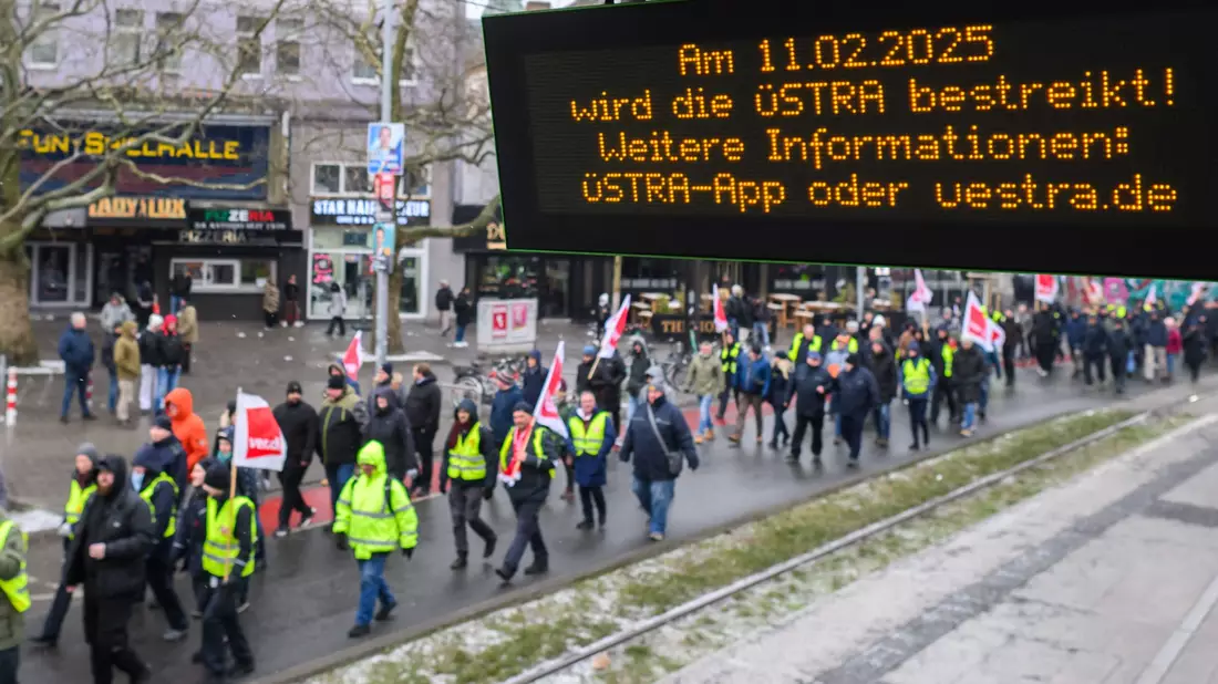 Regional gab es bereits Warnstreiks, je nach Ausgang dieser Tarifrunde könnten auch größere Aktionen drohen. (Archivbild) - Bild: Julian Stratenschulte/dpa