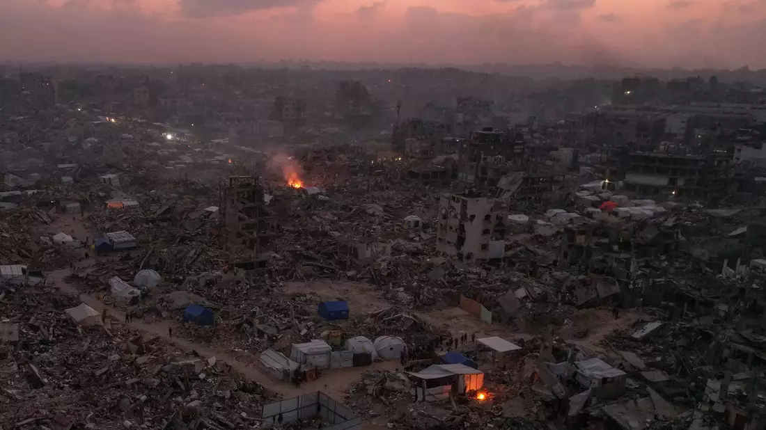 Die Gespräche über die nächste Phase der Waffenruhe im Gazastreifen sollen weitergehen. (Archivbild)  - Bild: Mohammad Abu Samra/AP/dpa