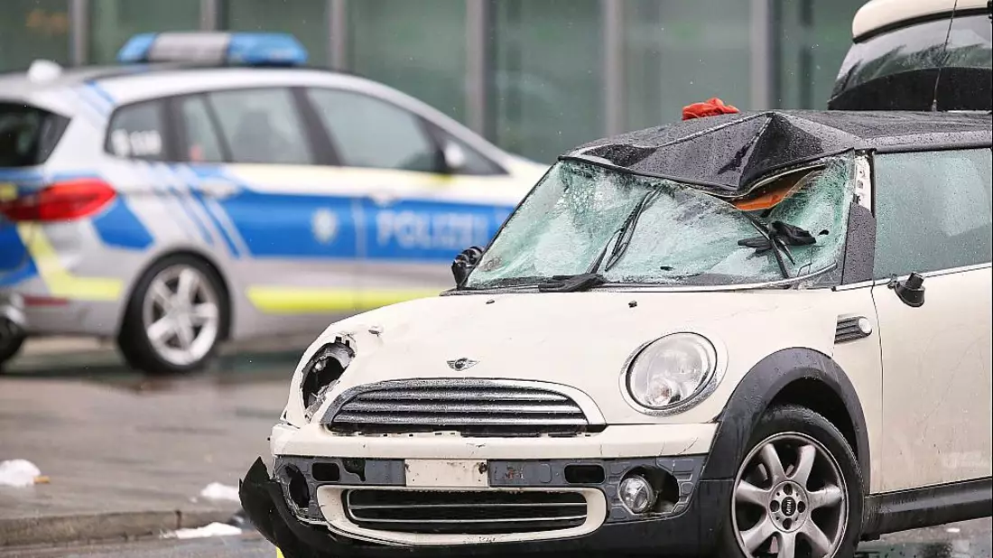 Tatfahrzeug nach Autoattacke in München am 13.02.2025 - Bild: über dts Nachrichtenagentur