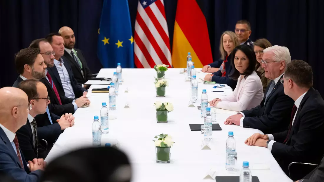 Vor Beratungen der USA mit Russland über eine Beendigung des Ukraine-Kriegs wollen die Europäer Mitsprache und Mitwirkung an einer möglichen Friedenslösung sicherstellen (Archivbild). - Bild: Sven Hoppe/dpa