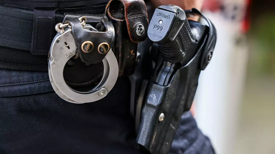 Der Täter wurde von der Polizei angeschossen und starb im Krankenhaus an seinen Verletzungen. (Symbolbild) - Bild: Christoph Reichwein/dpa