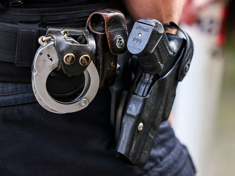 Der Täter wurde von der Polizei angeschossen und starb im Krankenhaus an seinen Verletzungen. (Symbolbild) - Foto: Christoph Reichwein/dpa