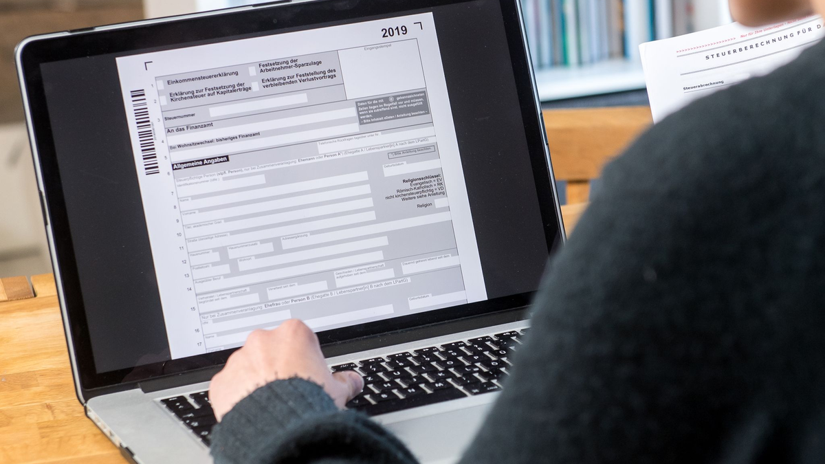 Drei Viertel der Firmen können in der Rechts- und Steuerberatung nicht genügend qualifiziertes Personal finden. (Illustration) - Foto: Benjamin Nolte/dpa-tmn/dpa