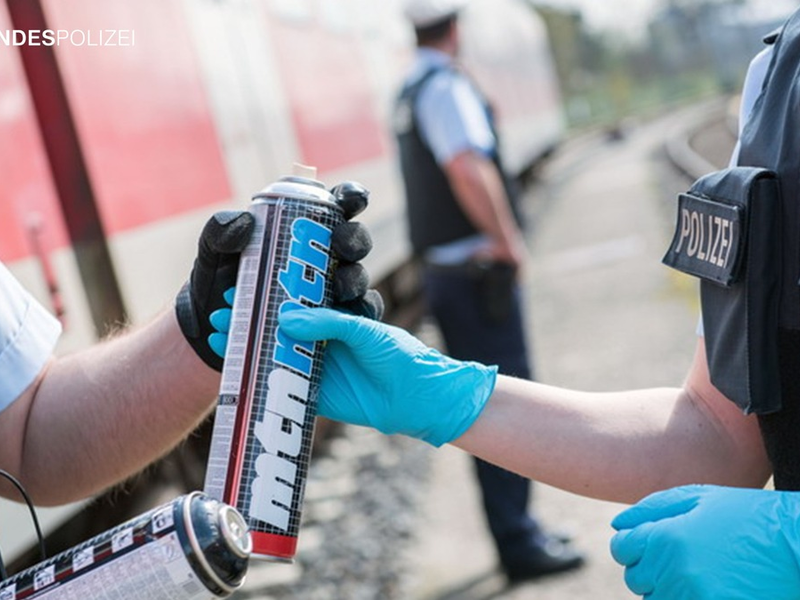 Bundespolizeidirektion München: Graffitisprayer gestellt / Hoher Sachschaden durch Schmiererei - Foto: presseportal.de