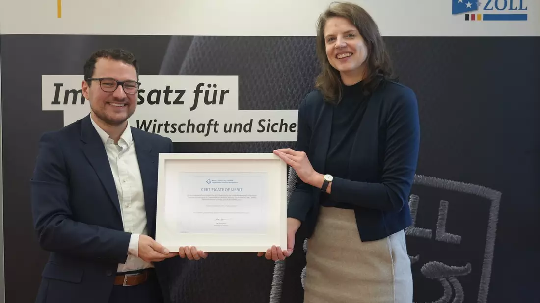 HZA-SW: Besondere Auszeichnung für den Schweinfurter Zoll - Bediensteter des Hauptzollamts von der Weltzollorganisation (WZO) geehrt - Bild: presseportal.de