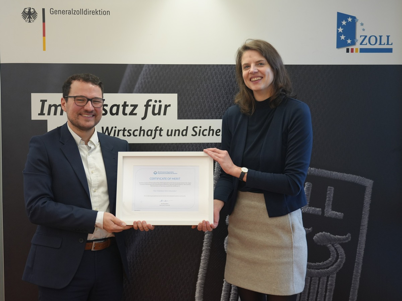 HZA-SW: Besondere Auszeichnung für den Schweinfurter Zoll - Bediensteter des Hauptzollamts von der Weltzollorganisation (WZO) geehrt - Foto: presseportal.de