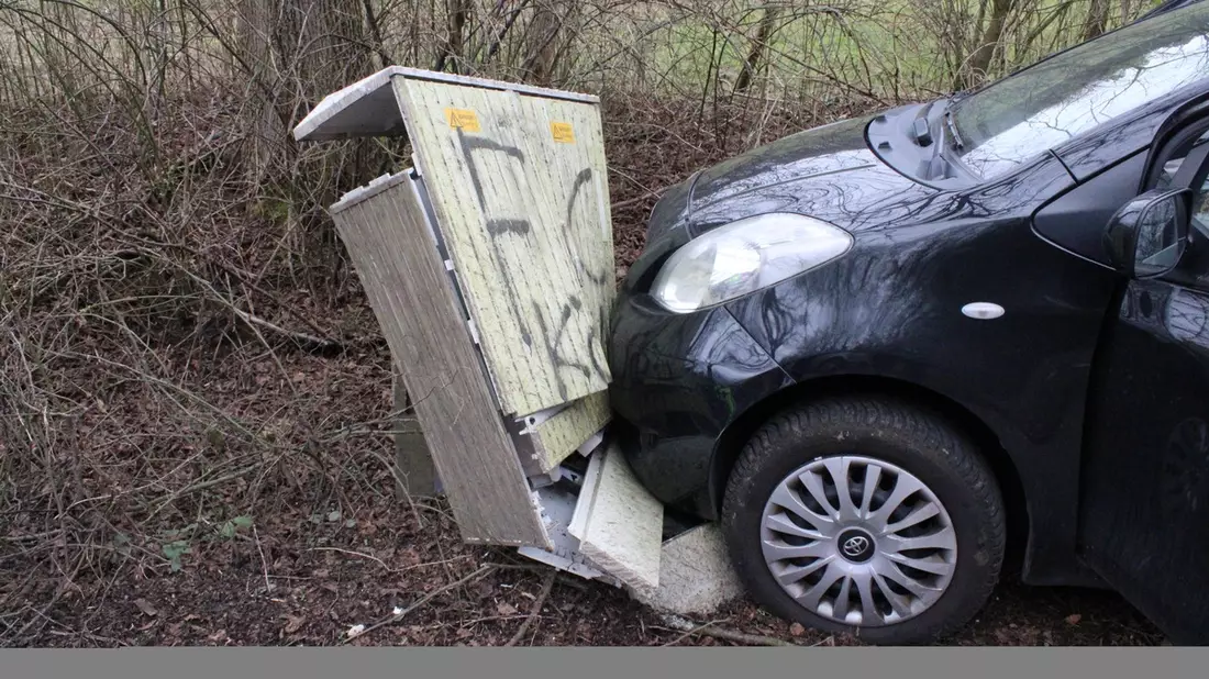 POL-RBK: Bergisch Gladbach - 58-Jähriger bei Alleinunfall schwer verletzt - Bild: presseportal.de