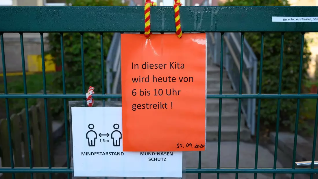 Die Gewerkschaften machen Druck, die Kommunen warnen vor einer Überlastung. - Bild: Sebastian Kahnert/dpa-Zentralbild/dpa
