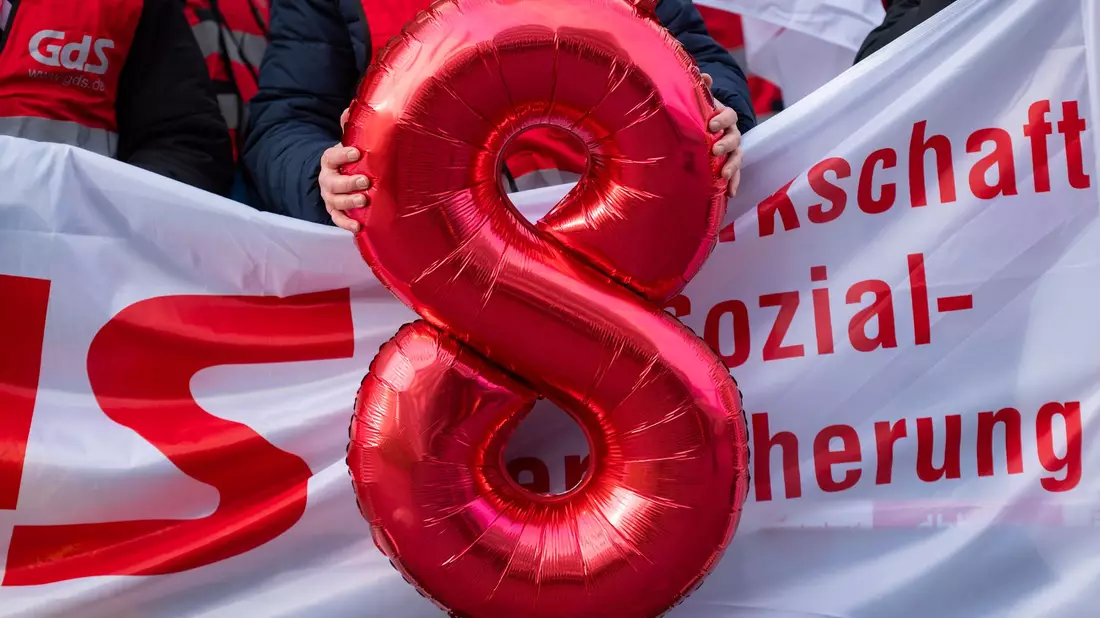 Die kommunalen Arbeitgeber warnen vor den Folgen der aus ihrer Sicht überzogenen Forderungen der Gewerkschaften. (Archivbild) - Bild: Christophe Gateau/dpa