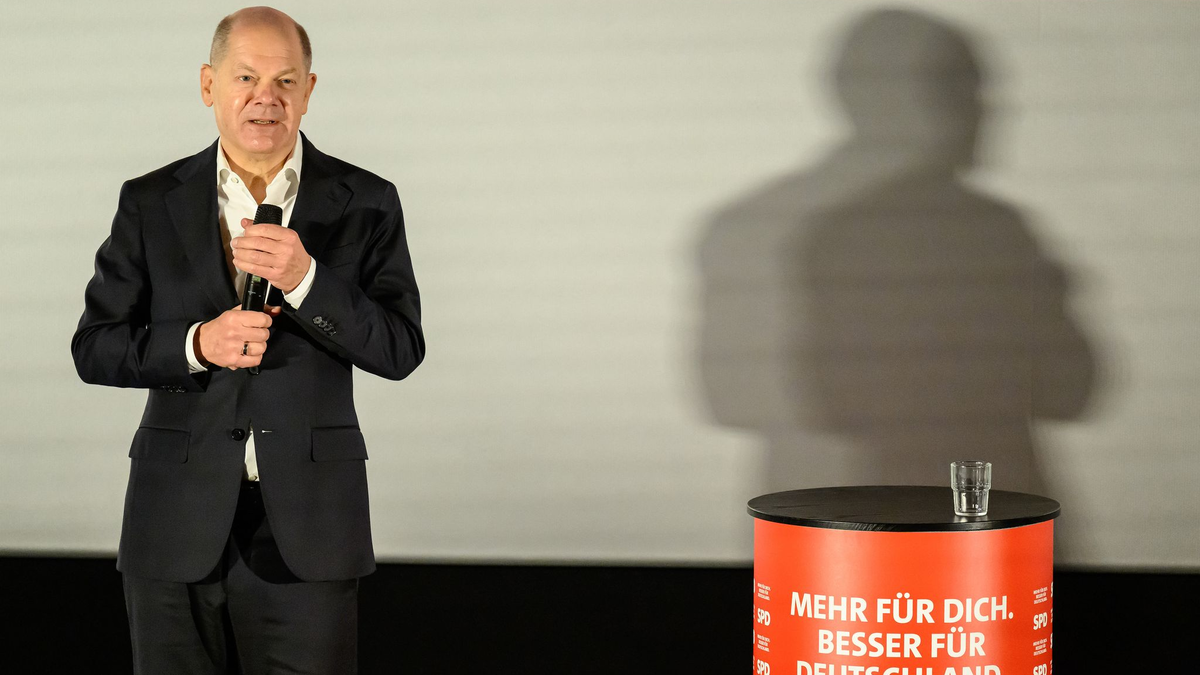 Für Bundeskanzler Olaf Scholz (SPD) ist die Zeit für Debatten über Friedenstruppen in der Ukraine noch nicht reif.   - Foto: Swen Pförtner/dpa