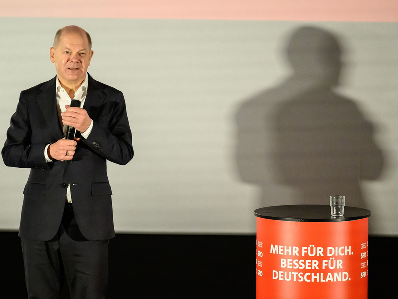 Für Bundeskanzler Olaf Scholz (SPD) ist die Zeit für Debatten über Friedenstruppen in der Ukraine noch nicht reif.   - Foto: Swen Pförtner/dpa