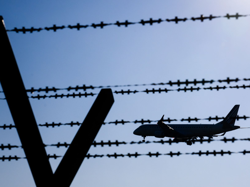 Mehr als jeder zehnte Abgeschobene ist minderjährig. (Archivbild) - Foto: Julian Stratenschulte/dpa