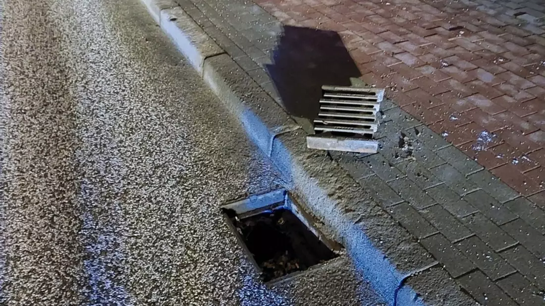 POL-SE: Norderstedt - Unbekannte Person hebt mehrere Gullideckel aus - Polizei leitet Strafverfahren ein und sucht Zeugen - Bild: presseportal.de