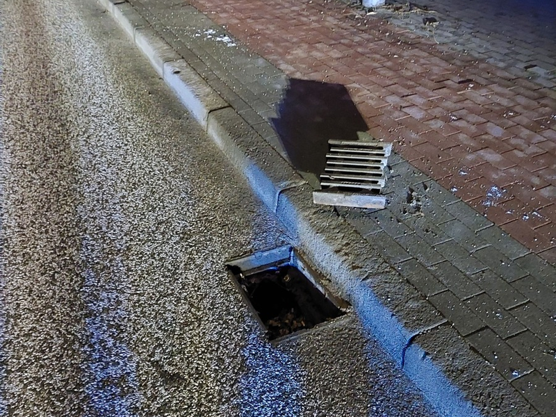 POL-SE: Norderstedt - Unbekannte Person hebt mehrere Gullideckel aus - Polizei leitet Strafverfahren ein und sucht Zeugen - Foto: presseportal.de