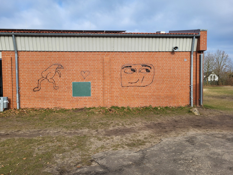 POL-CUX: Vermehrte Sachbeschädigungen auf dem Gelände der Grundschule in Nordholz - Zeugenaufruf (Foto im Anhang) - Foto: presseportal.de