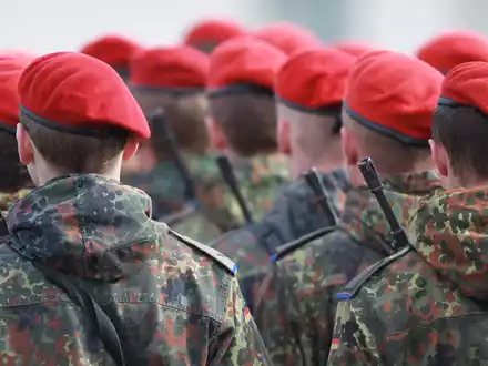 Würde auch Deutschland Truppen schicken? Auf diese Frage gibt es bislang keine klare Antwort. (Archivbild) - Foto: Jens Wolf/dpa