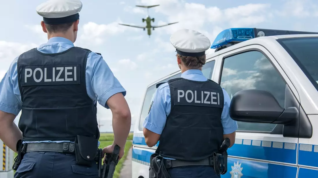 Bundespolizeidirektion München: Bundespolizei am Flughafen München hatte am Wochenende alle Hände voll zu tun - Bild: presseportal.de