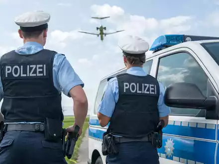Bundespolizeidirektion München: Bundespolizei am Flughafen München hatte am Wochenende alle Hände voll zu tun - Foto: presseportal.de