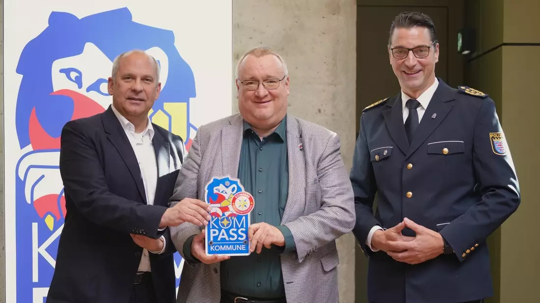 POL-MTK: Hattersheim erhält KOMPASS-Sicherheitssiegel für die Umsetzung von Präventionsmaßnahmen zur Stärkung des Sicherheitsgefühls - Bild: presseportal.de