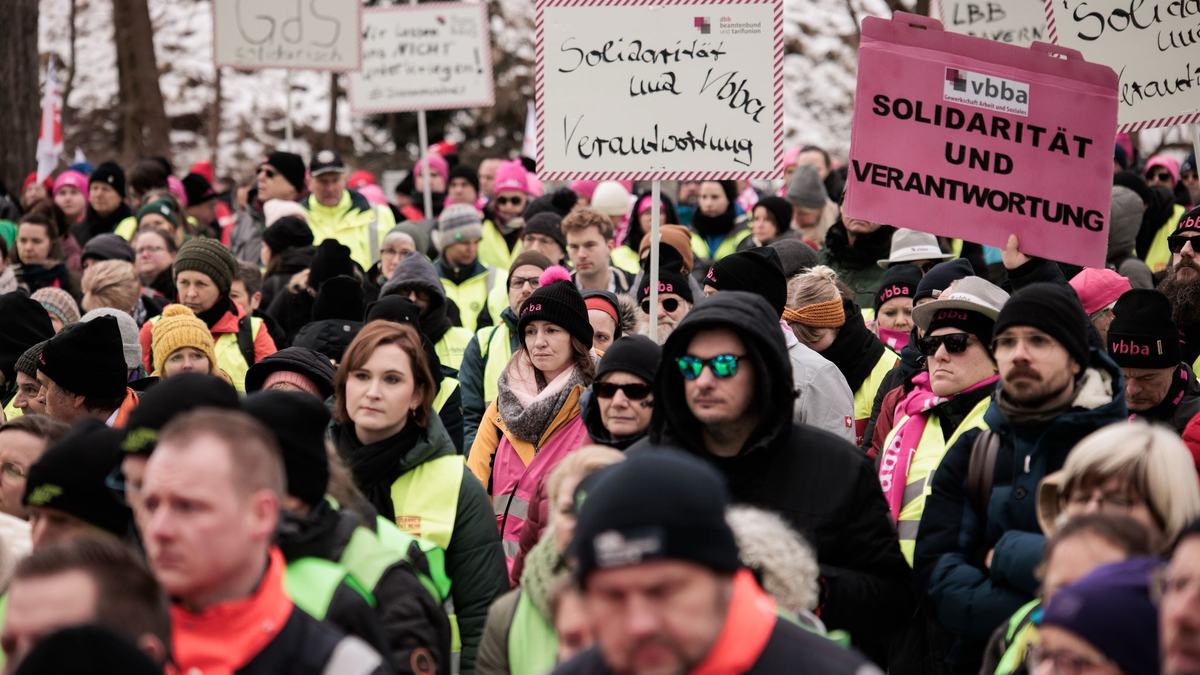 Bund und Kommunen legten zunächst kein Angebot vor. - Foto: Carsten Koall/dpa