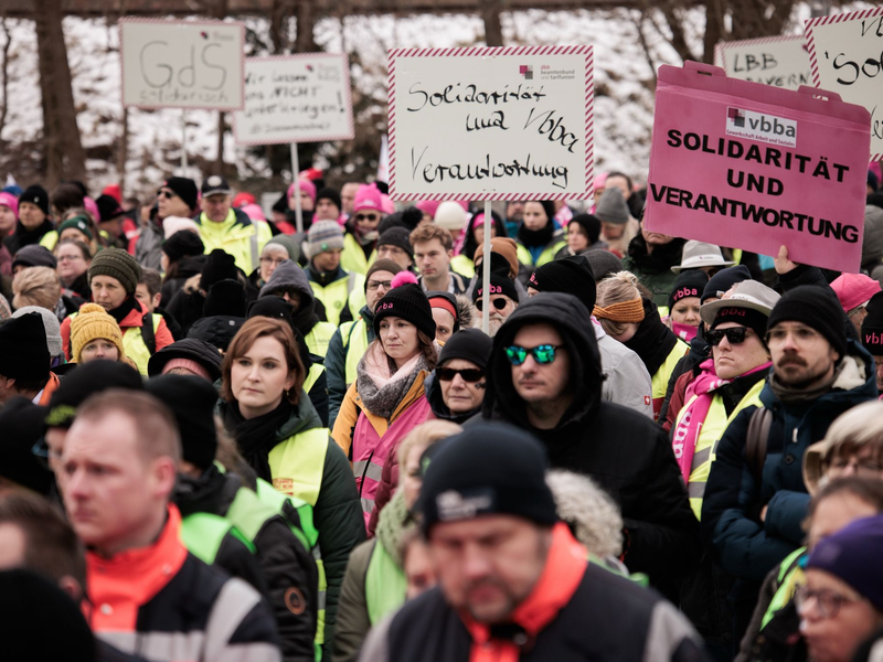 Bund und Kommunen legten zunächst kein Angebot vor. - Foto: Carsten Koall/dpa
