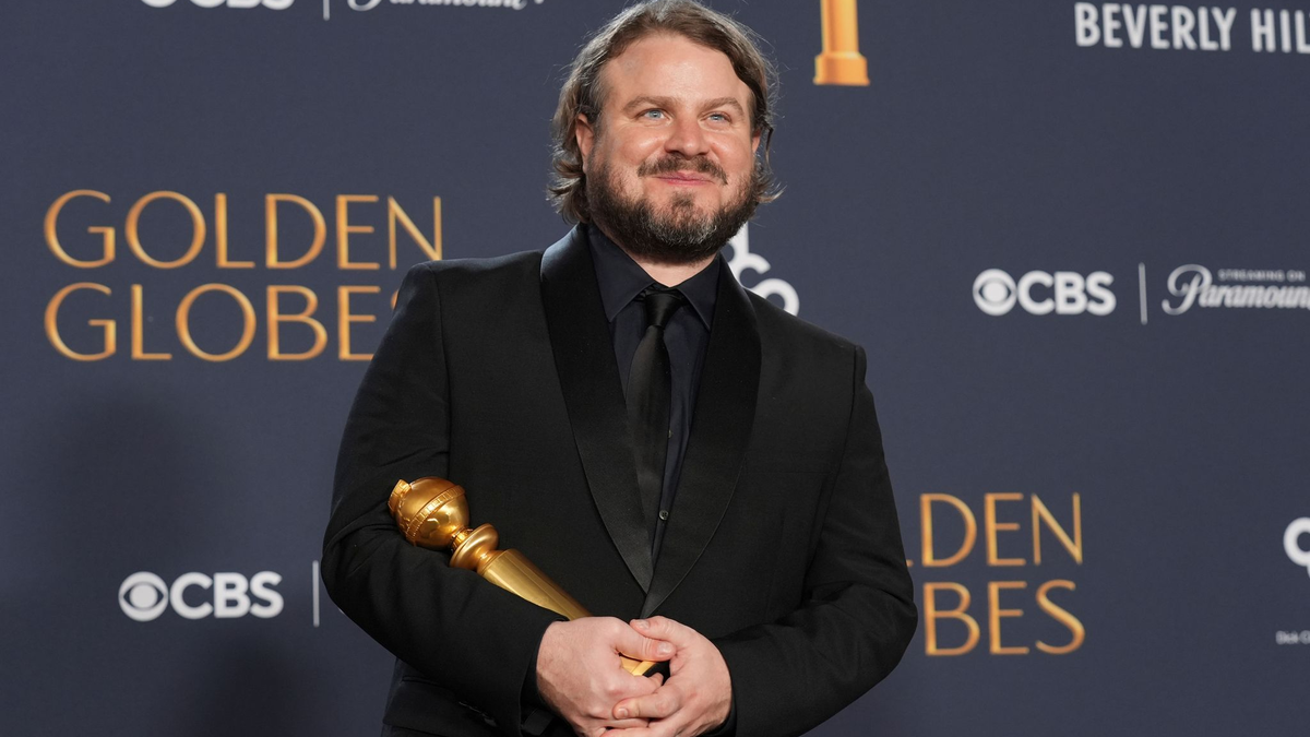 Brady Corbet erhielt für «Der Brutalist» einen Golden Globe für die beste Regie. (Archivbild) - Foto: Chris Pizzello/Invision/dpa