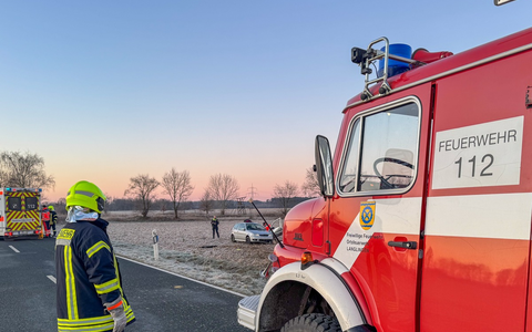 FW Flotwedel: PKW kommt von Fahrbahn ab und überschlägt sich - Foto: presseportal.de