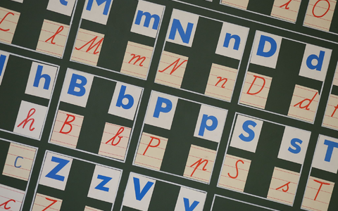 In den privaten Haushalten wird hierzulande ganz überwiegend Deutsch gesprochen: Rund 77 Prozent der Bürgerinnen und Bürger in Deutschland sprachen im Jahr 2023 zu Hause ausschließlich Deutsch, wie das Statistische Bundesamt mitteilt (Symbolbild). - Foto: Matthias Bein/dpa-Zentralbild/dpa