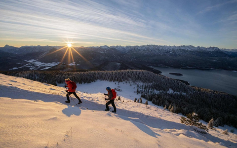 Sicher und gut vorbereitet: 8 unverzichtbare Tipps zum Winterwandern - Foto: presseportal.de