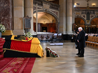 Die Spitzen des deutschen Staates und Weggefährten nehmen Abschied vom gestorbenen früheren Bundespräsidenten Köhler. - Foto: Annegret Hilse/Reuters/Pool/dpa