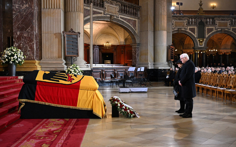 Bei dem Staatsakt und einem vorausgegangenen Gottesdienst nahmen die Spitzen des deutschen Staates und zahlreiche Weggefährten Abschied von Köhler. - Foto: Annegret Hilse/Reuters/Pool/dpa