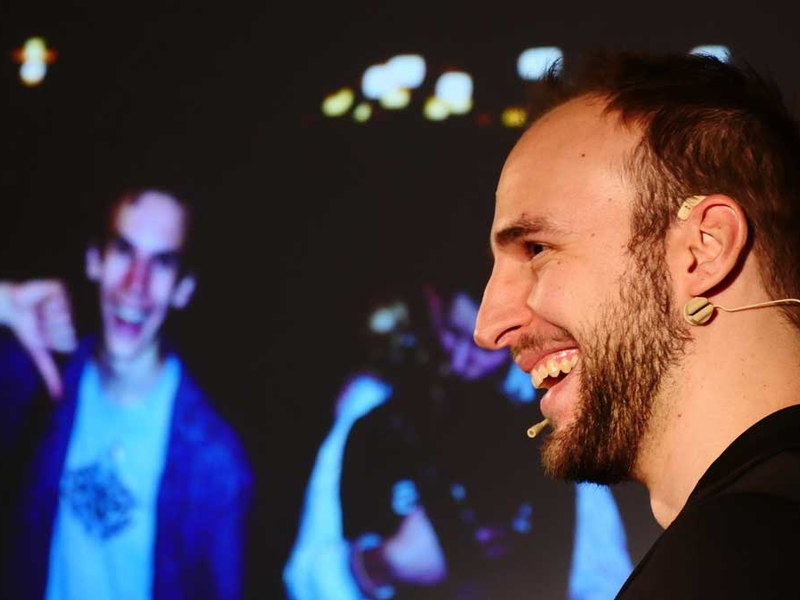 Erfahrungsberichte mit dem Authentic Charisma Coaching: Wie Männer durch Authentizität und Selbstbewusstsein ihre Flirt-Skills erfolgreich verbessert haben - Foto: presseportal.de