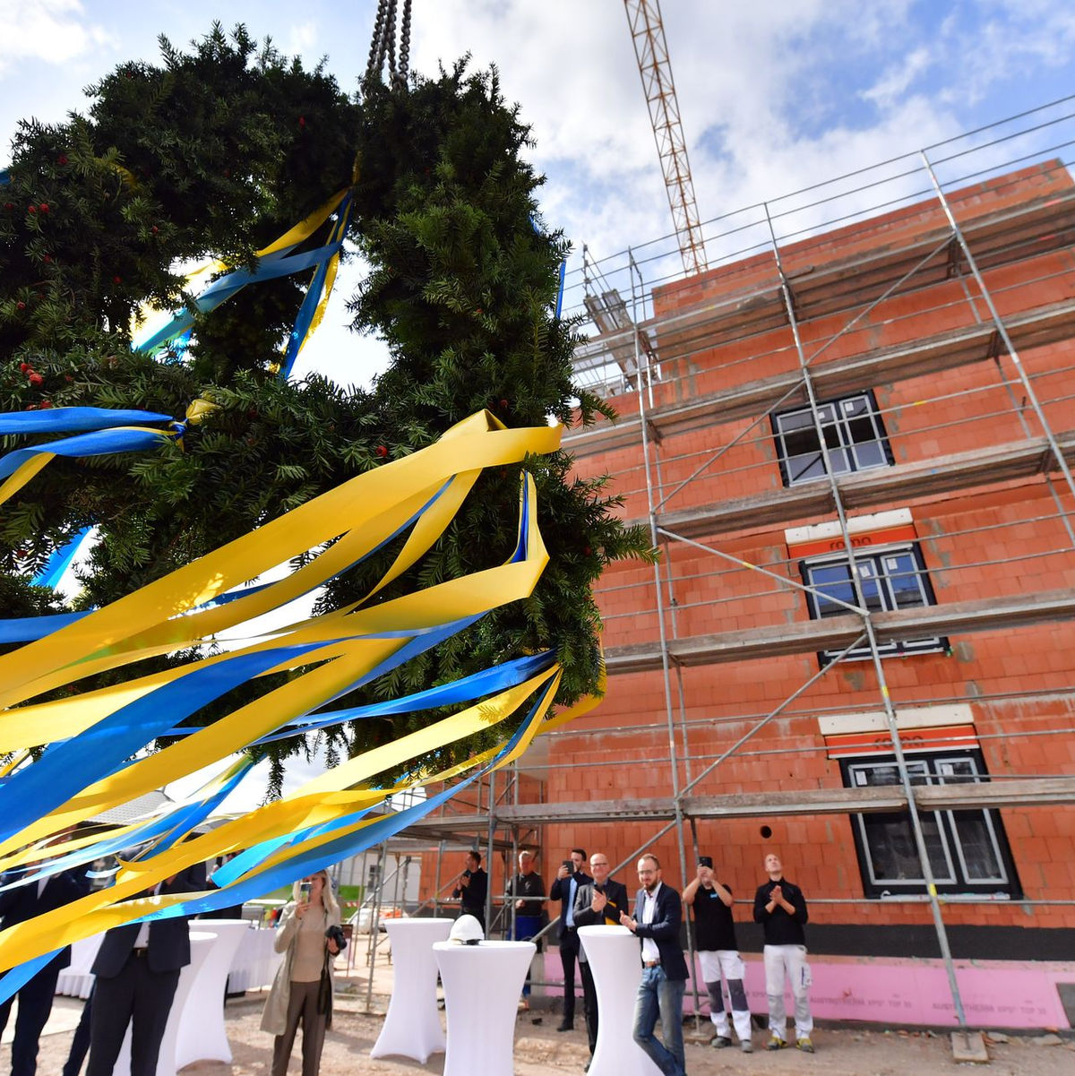 Wohnungen in Städten sind gefragt. - Foto: Martin Schutt/dpa-Zentralbild/dpa