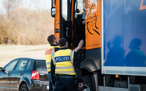 Bundespolizeidirektion München: Berufskraftfahrer mit gefälschtem Führerschein unterwegs/ Bundespolizei verweigert Lkw-Lenker die Einreise - Foto: presseportal.de