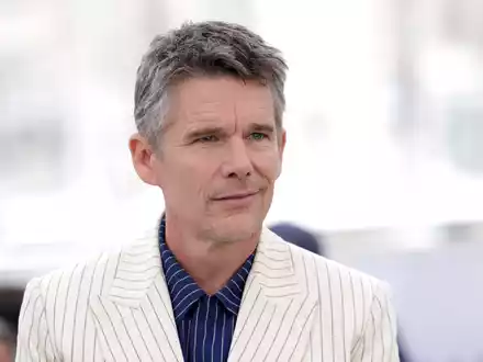 Ethan Hawke ist wieder in einem Film von Richard Linklater zu sehen. (Archivbild) - Foto: Vianney Le Caer/Invision/AP/dpa