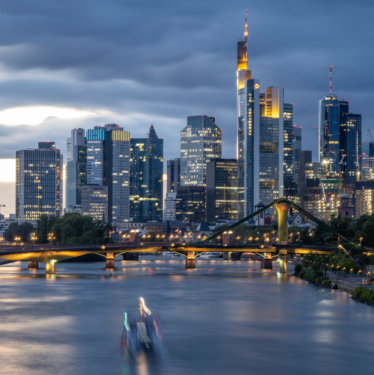 Der Commerzbank-Turm ist mit 259 Metern der höchste Wolkenkratzer in Frankfurt (Archivbild) - Foto: Boris Roessler/dpa
