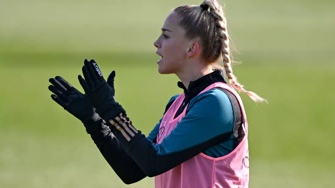 Giulia Gwinn führt künftig die deutschen Fußballerinnen als Stammkapitänin an. - Bild: Arne Dedert/dpa