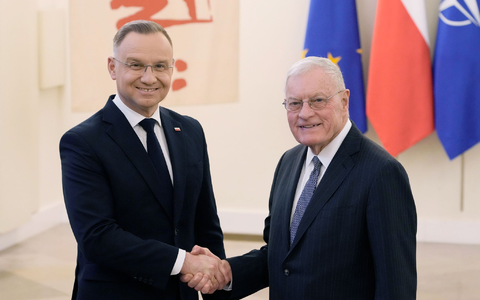Kellogg (rechts) besuchte Polen auf der Durchreise nach Kiew, wo er am Donnerstag mit dem ukrainischen Präsidenten Wolodymyr Selenskyj und Verteidigungsminister Rustem Umjerow zusammentreffen wird.  - Foto: Czarek Sokolowski/AP/dpa